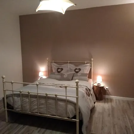 Les Chambres De Titou לינה וארוחת בוקר