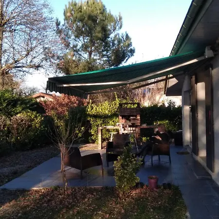 Les Chambres De Titou לינה וארוחת בוקר